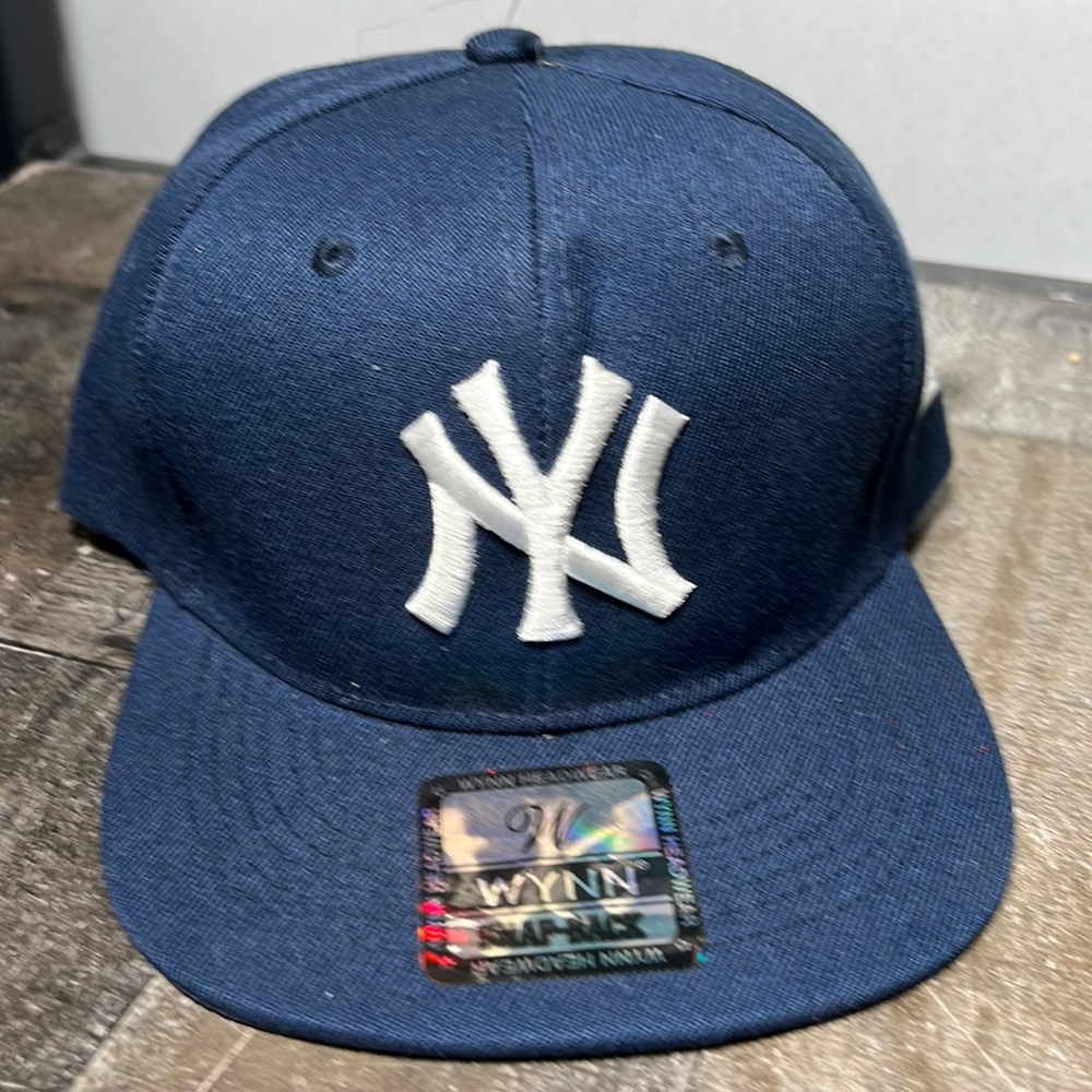 Wynn Snap-Back Headwear New York Yankees Baseball Cap Navy Blue and White NEW